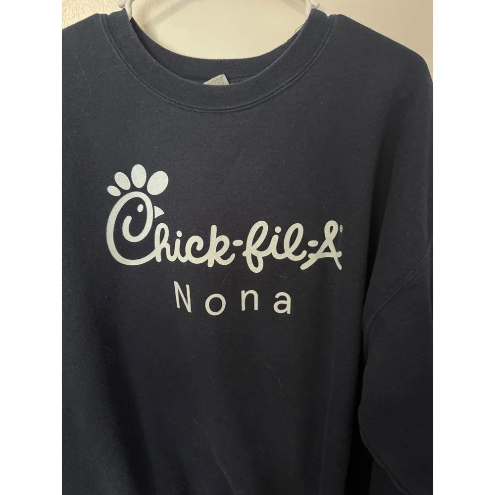 Chick-fil-A Nona Navy Blue Crewneck Sweatshirt XL Pullover Logo Graphic